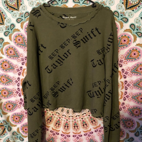 taylor swift pink cropped sweatshirt